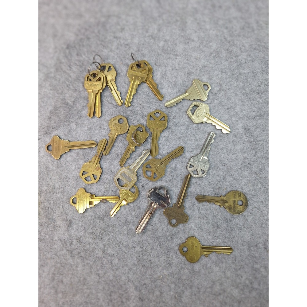 Vintage Mixed Lot House Keys Kwikset Schlage ESP Brass Silver Tone Craft 18pc